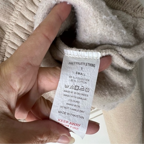 Pretty little thing Sand Oversized Zip Front Sweatshirt size small. - Picture 10 of 16